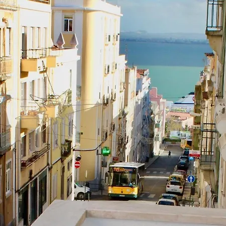 Historic Center River View Balcony * Lissabon